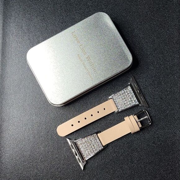 Apple Watch bans Silver/Ivory White (more like cream). - Picture 1 of 5
